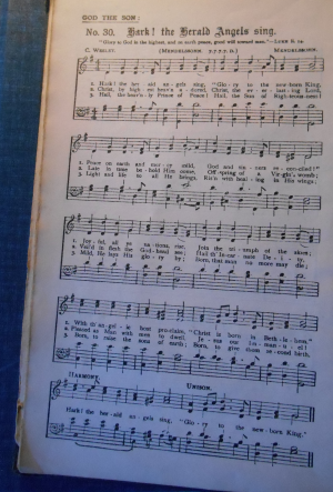 Page (chant et partition musicale) d'un recueil ancien de chants religieux anglais, imprimé par Morrison & Gibb Ltd London and Edinburgh